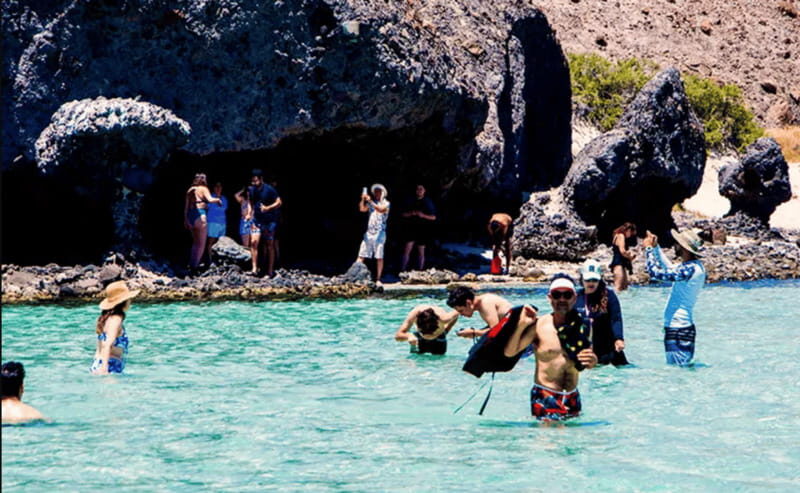 La Paz: Boat ride to Espiritu Santo island and sloop - Price and logistics: what $109 buys you (and where it can feel pricey)