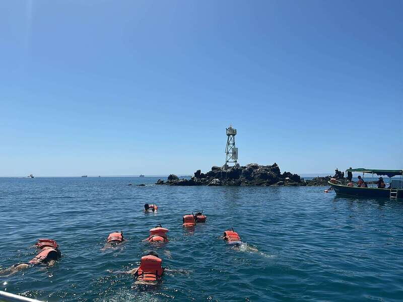 La Paz: Espiritu Santo Island Tour - El Corralito beach snorkeling: reefs, gentle current, and colors