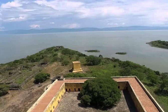 Lake Chapala Tour: Mezcala Island & Ajijic with a Local Expert - The Antigua Estacion de Ferrocarril: a museum stop you can actually feel