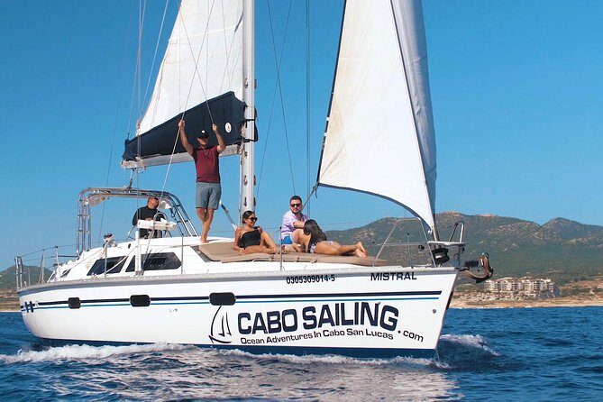 Lands End Luxury Sail and Snorkel Cruise in Cabo San Lucas - Stop 1: El Arco de Cabo San Lucas and the sea-life drama around Land’s End