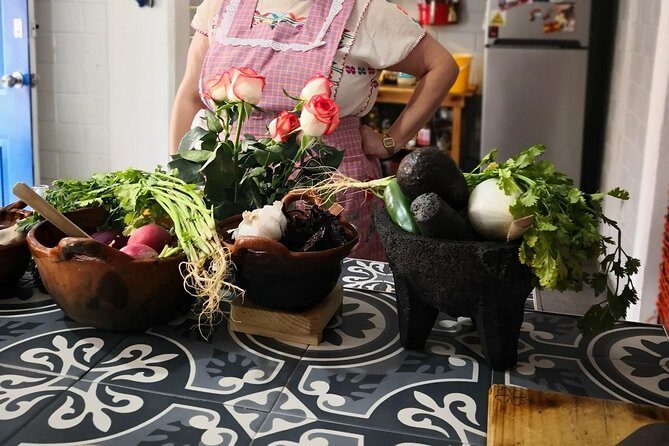 Learn to Cook Mexican Salsas - The Main Event: Four Traditional Ways to Make Salsa (and Why Each Tastes Different)