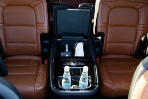 Lincoln Navigator Roundtrip Private Luxury Transportation - Arrival day flow: what happens after you land