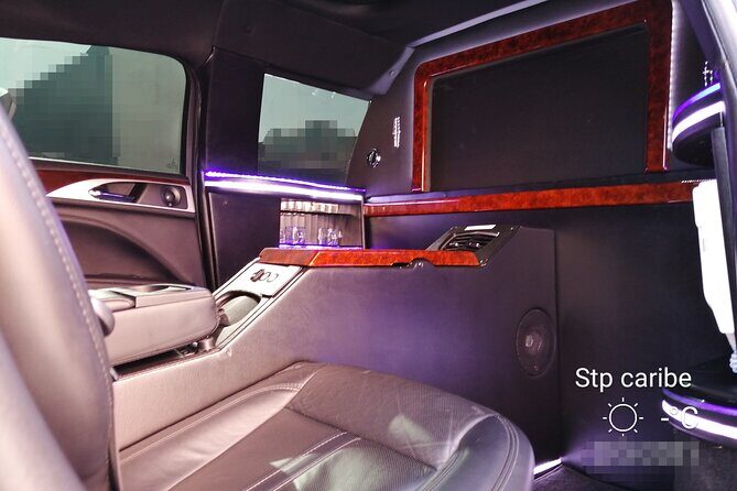 Lincoln Strecth Limousine with Wi Fi on board - From voucher to ride: what your first hour should feel like