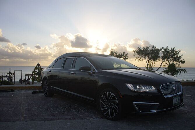 Lincoln Stretch limo from Cancun Hotel Zone to Cancun Airport - Where you meet and where you end up