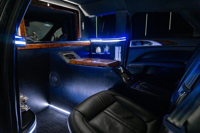 Lincoln Stretch limo from Cancun Hotel Zone to Cancun Airport - Price and value: $128 for up to 2 people