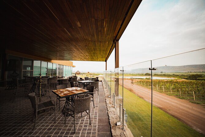 Local Vineyard Tour & Wine Tasting at the Independence Valley - Pairing food without fuss: meats, cheeses, olives, and honey