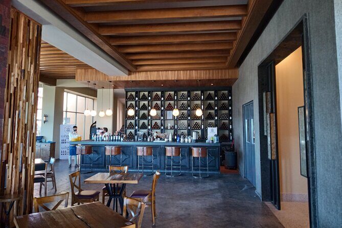 Local Vineyard Tour & Wine Tasting at the Independence Valley - The tasting lineup: how the wine samples are paired