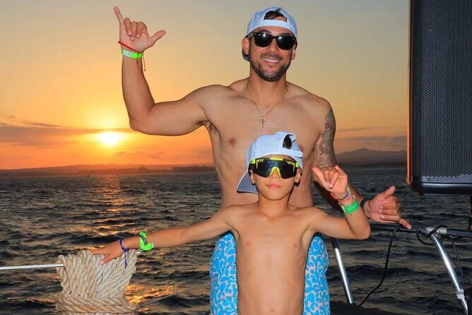 Los Cabos Catamaran Cruise with Open Bar & Light Snack - Whale Sightings and Sunset Timing: When the Tour Gets Extra