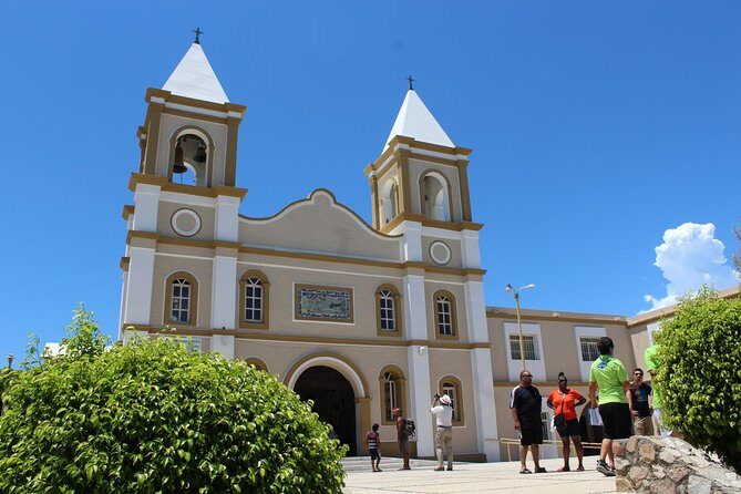 Los Cabos Deluxe City Tour: San Jose, San Lucas and The Arch - Plaza Mijares in San José del Cabo: short, historic, and walkable