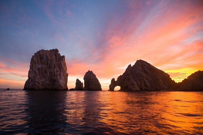 Los Cabos Private Yacht Whale Watching & Drinks - Up to 18 Guests - Crew style: what good hosting looks like here