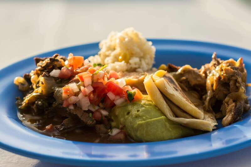 Los Cabos: Sunset Fajitas Dinner Cruise on Cabo Escape - The open bar and the music: party cruise rules of thumb