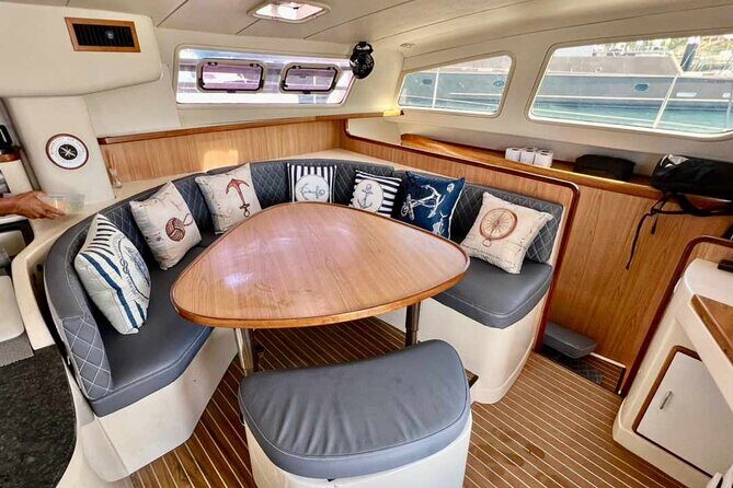 Luxury Sailing catamaran charter in Cabo San Lucas all inclusive - Boat Style and Group Size: What Up to 10 Really Changes