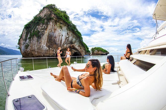 Luxury Yacht & Snorkel with All inclusive Open bar and lunch - Photos onboard: fun keepsakes, but know the cost