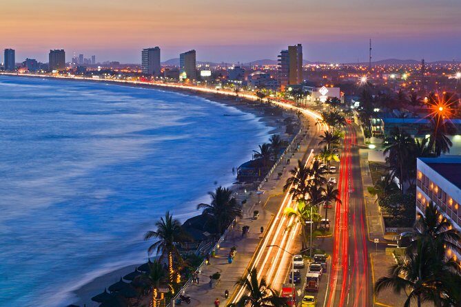 Mazatlan City Sightseeing Tour with Shopping Time and Lunch - Punta de Clavadistas: The Cliff-Jumper Spectacle and the Tip Reality