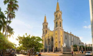Mazatlan: Old Town Sightseeing and Golden Zone - El Clavadista And The 45-Foot Jumpers: A Spectacle Worth Waiting For
