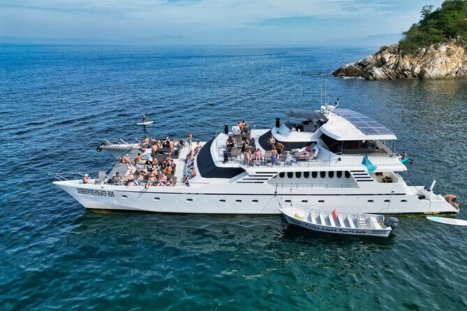 Mega Yacht Limousine of the Sea 1: Puerto Vallarta - What’s included on board: open bar, snacks, and water toys