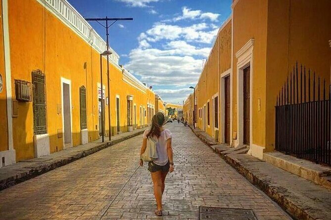 Merida : Chichen Itza, Izamal and Cenote with lunch and pick up - Cenote Ik Kil: swimsuit time, barefoot stairs, and real water fun