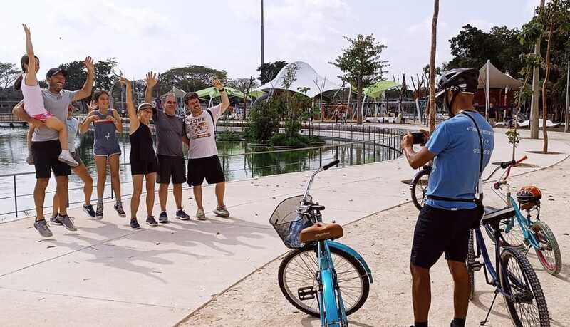 Mérida: Montejo Boulevard and Historic Center bike tour - La Plancha: the photo stop with a purpose