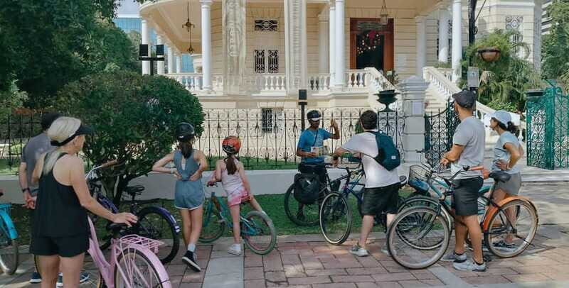 Mérida: Montejo Boulevard and Historic Center bike tour - Santa Anna Market refreshment: your included cold drink break