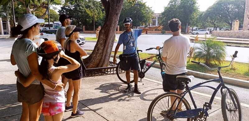 Mérida: Montejo Boulevard and Historic Center bike tour - Pace, safety, and what you should bring for Mérida weather
