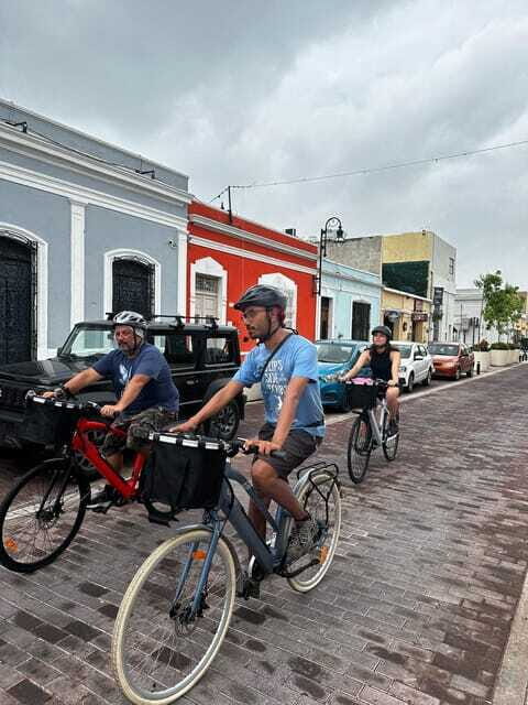 Mérida: The E-bike tour with history and culture - Parque de las Americas in García Ginerés: Neo-Mayan art in a calmer pocket
