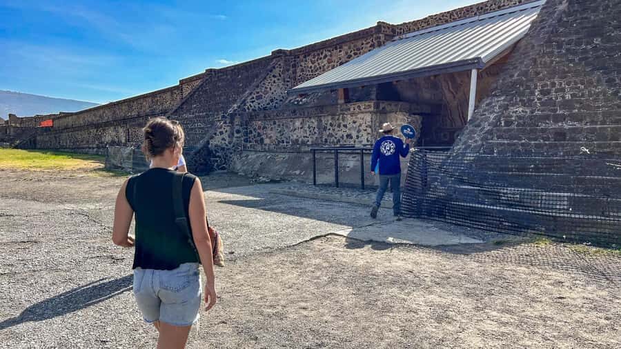 Mexico City: Afternoon Tour to Teotihuacan - Lunch at Tlacaelel and the key food reality