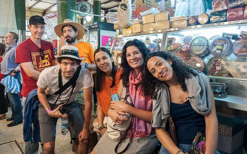Mexico City: Authentic Downtown Food Tour - Street food and traditional restaurants: the mix that prevents taste fatigue