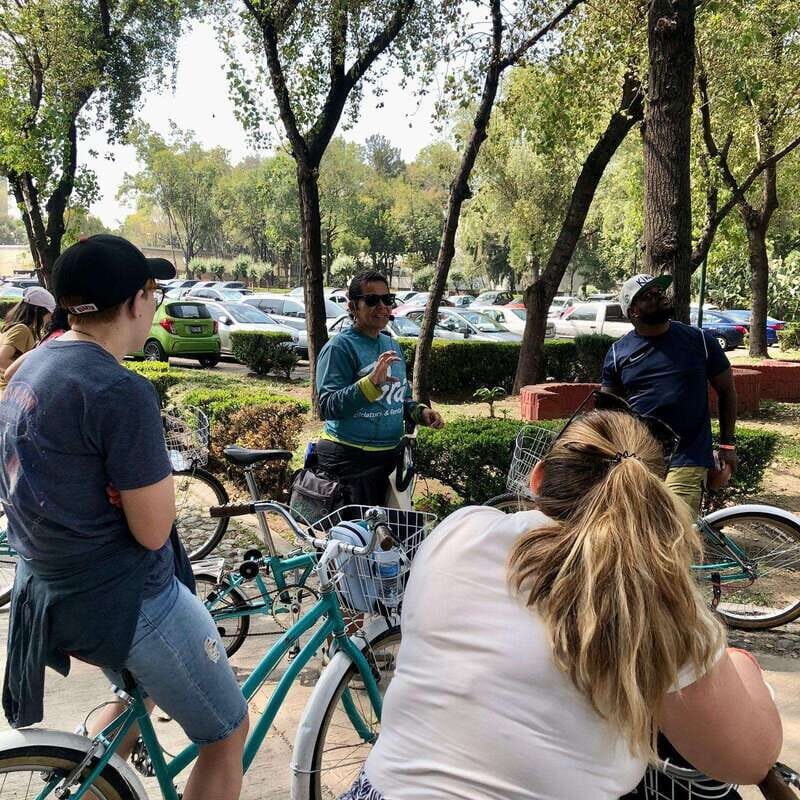 Mexico City: Chapultepec & Reforma Historic Bike Experience - Pedaling Paseo de la Reforma: monuments plus the meaning behind them