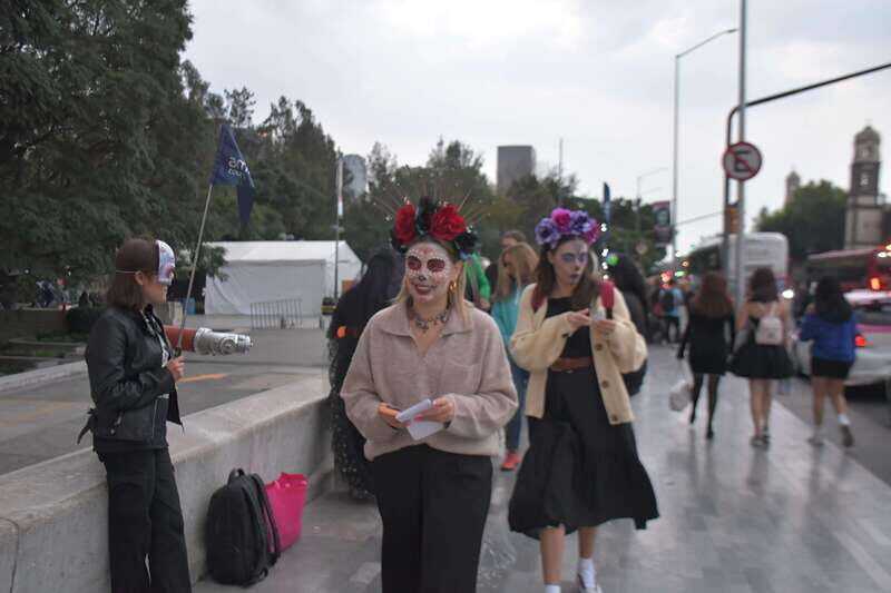 Mexico City: Day of the Dead Guided Tour - Historic Center icons at night: Revolution, Angel, and Reforma views