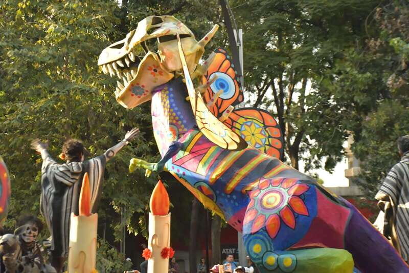 Mexico City: Day of the Dead Guided Tour - Trajinera boat ride with live Mariachi: music first, views second
