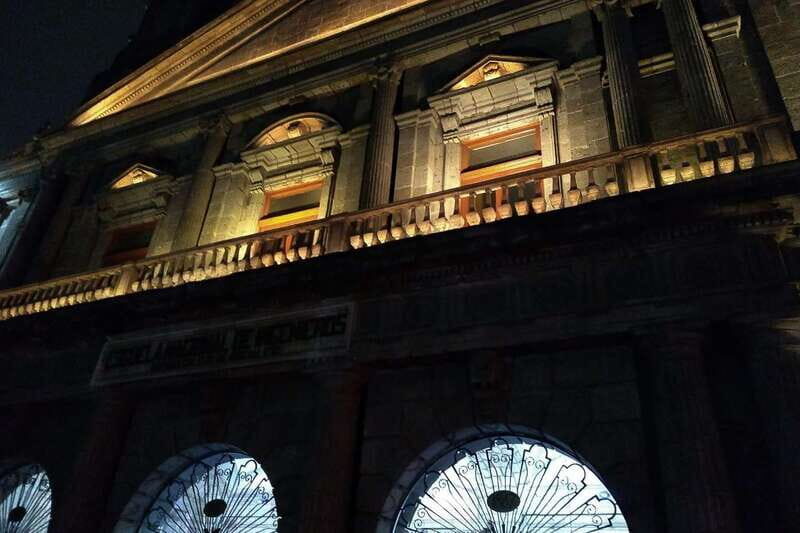 Mexico City: Double Decker Bus Night Tour - Onboard setup: headphones, audio guide, and what to expect from language