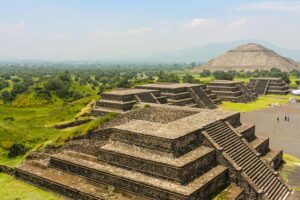 Mexico City: Early visit to Teotihuacan with optional lunch - Getting there from Hostal Amigo: smooth transport, early energy