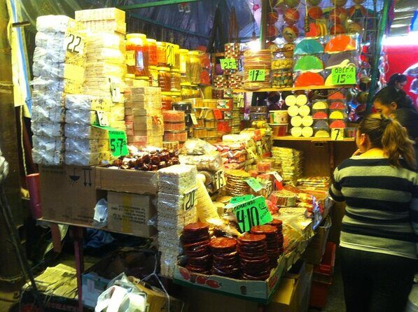 Mexico City : Exploring Mystic Markets La Merced & Sonora Food Tour - Stop 1 at Mercado Sonora: Witchcraft Objects and Street-Level Curiosity