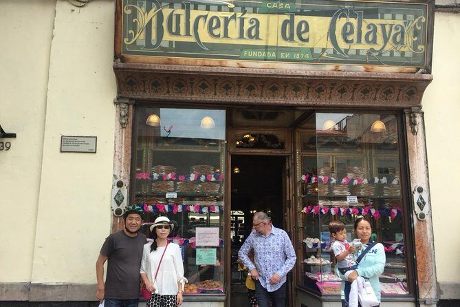 MEXICO CITY FOOD TOUR: flavors on two wheels - Colonia Roma Quesadillas at a Typical Market