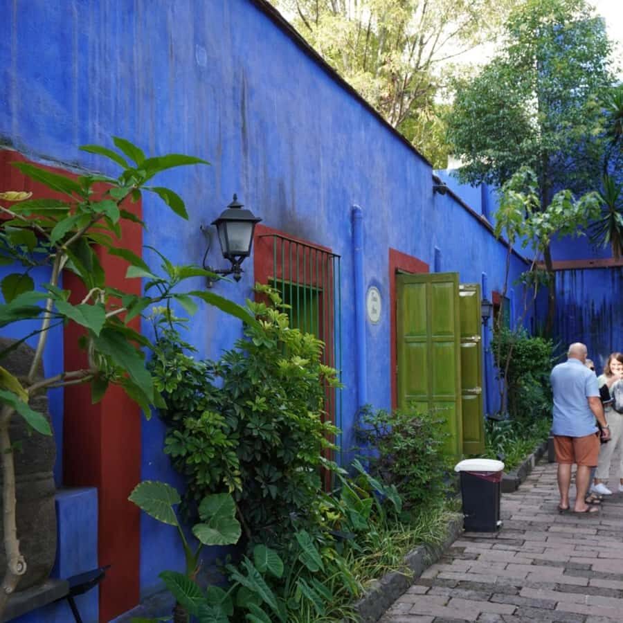 Mexico City: Frida Kahlo Museum Tour - Stepping into Casa Azul: why the setting matters