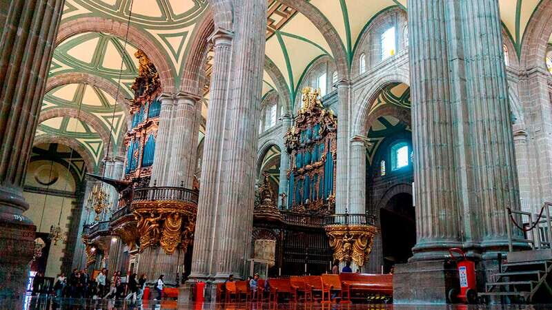 Mexico City: Historic Downtown Walking Tour - Department store stop with stained-glass ceiling: a surprising culture break