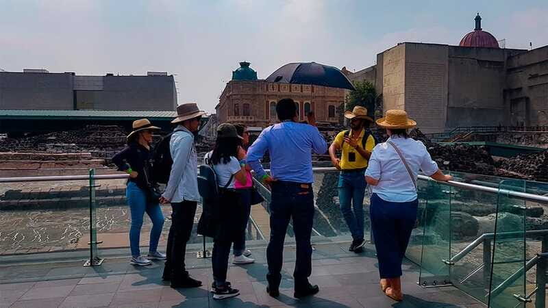 Mexico City: Historic Downtown Walking Tour - Pacing, weather, and hearing the guide in real-city conditions