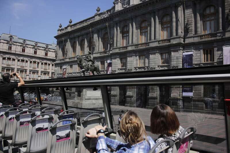 Mexico City: Hop-On Hop-Off Bus City Tour - Where to start: pink-vest staff, bracelet timing, and your first boarding