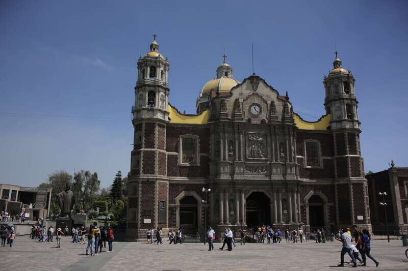Mexico City: Hop-On Hop-Off Bus City Tour - Rain or shine and the “Ciclotón” Sunday route twist
