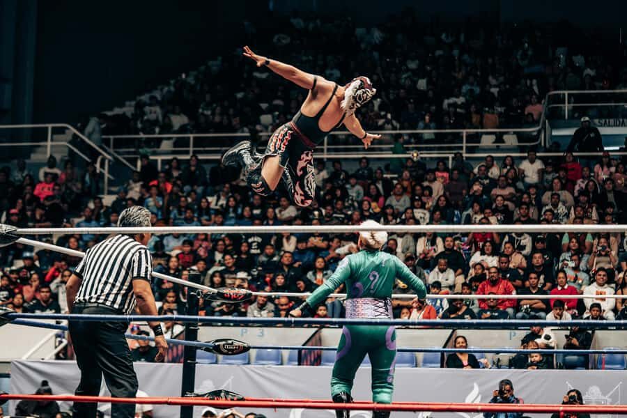 Mexico City: Mexican Evening, Lucha Libre and Tequila - Getting oriented fast at Isabel La Católica
