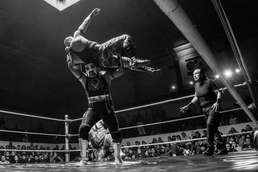 Mexico City: Mexican Evening, Lucha Libre and Tequila - The Centro Histórico walk: murals, wrestling shops, and street-level Mexico