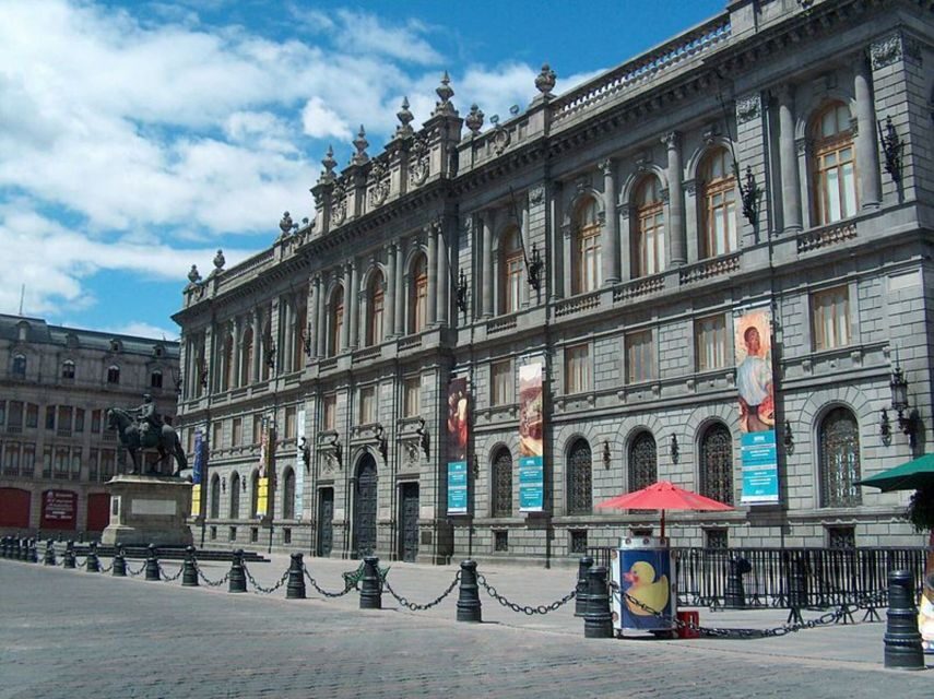 Mexico City Must-see Buildings & Palaces - Price and value: $48 for four big stops and real guidance