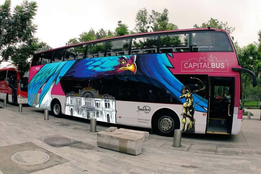 Mexico City: Night Bus Tour - Photography and rain: the reality of night windows