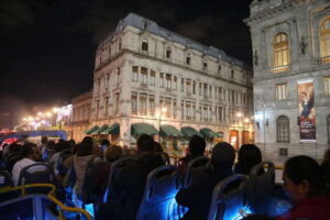 Mexico City: Night City Tour in a Double Decker Bus - The 1-hour experience: what the timing really feels like