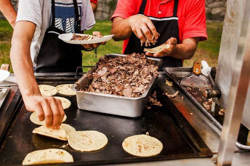 Mexico City: Old Town Food Tour of 7 Tastings & Secret Dish - Stop One: Aztec-Style Chilaquiles at an Open-Air Market