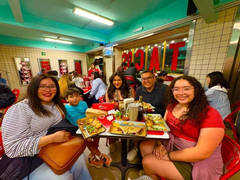 Mexico City: Roma and Condesa Neighborhoods Walking Tour - Vinyl, interior design, and the shopping lane (without turning it into a mall)