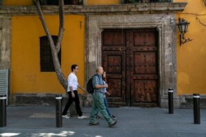 Mexico City: Roma & Condesa Private & Personalized Walking Tour - Stop 1: A local kickoff before you hit Roma