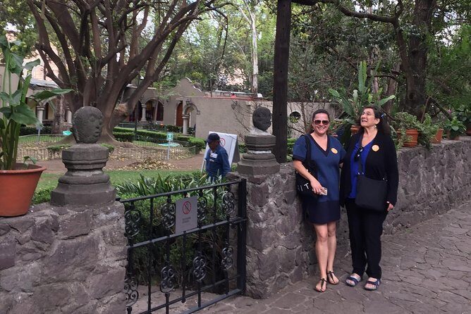 Mexico City: Roma & Condesa Private & Personalized Walking Tour - Stop 6: Reforma and the Ángel de la Independencia photo-and-story finish