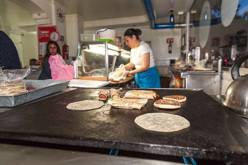 Mexico City: Tacos & Mezcal Night Food Tour - Key points at a glance