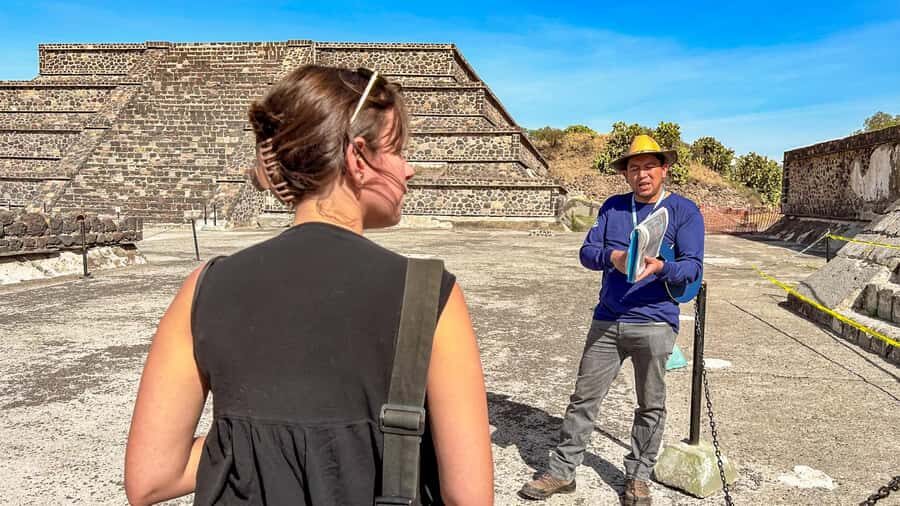 Mexico City: Teotihuacan Early Access & Tula Private Tour - Getting out of Mexico City: pickup and the drive to Teotihuacan